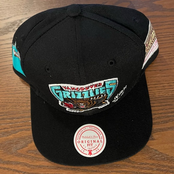 Brand new Mitchell and Ness Vancouver Grizzlies snapback hat - Picture 6 of 7